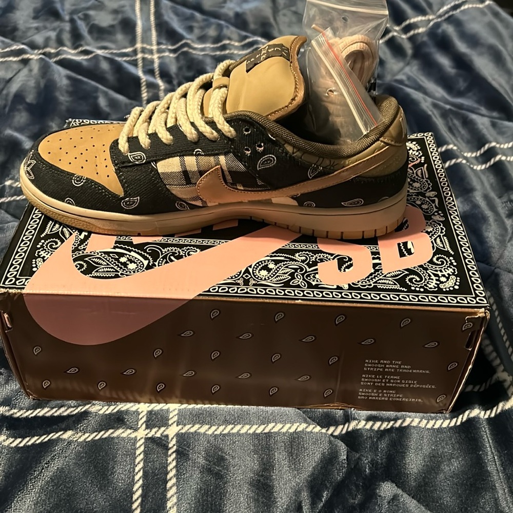 Travis Scott x dunk lows worn once
